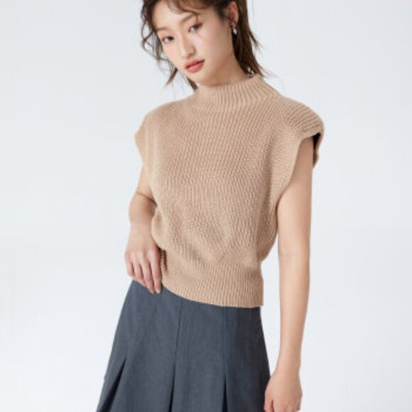 Black Solid High Neck Knit Vest - Picture 2 of 5